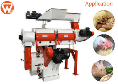 2.5 Tph Poultry Animal Food Pellet Machine / Chicken Pellet Machine Customized Voltage